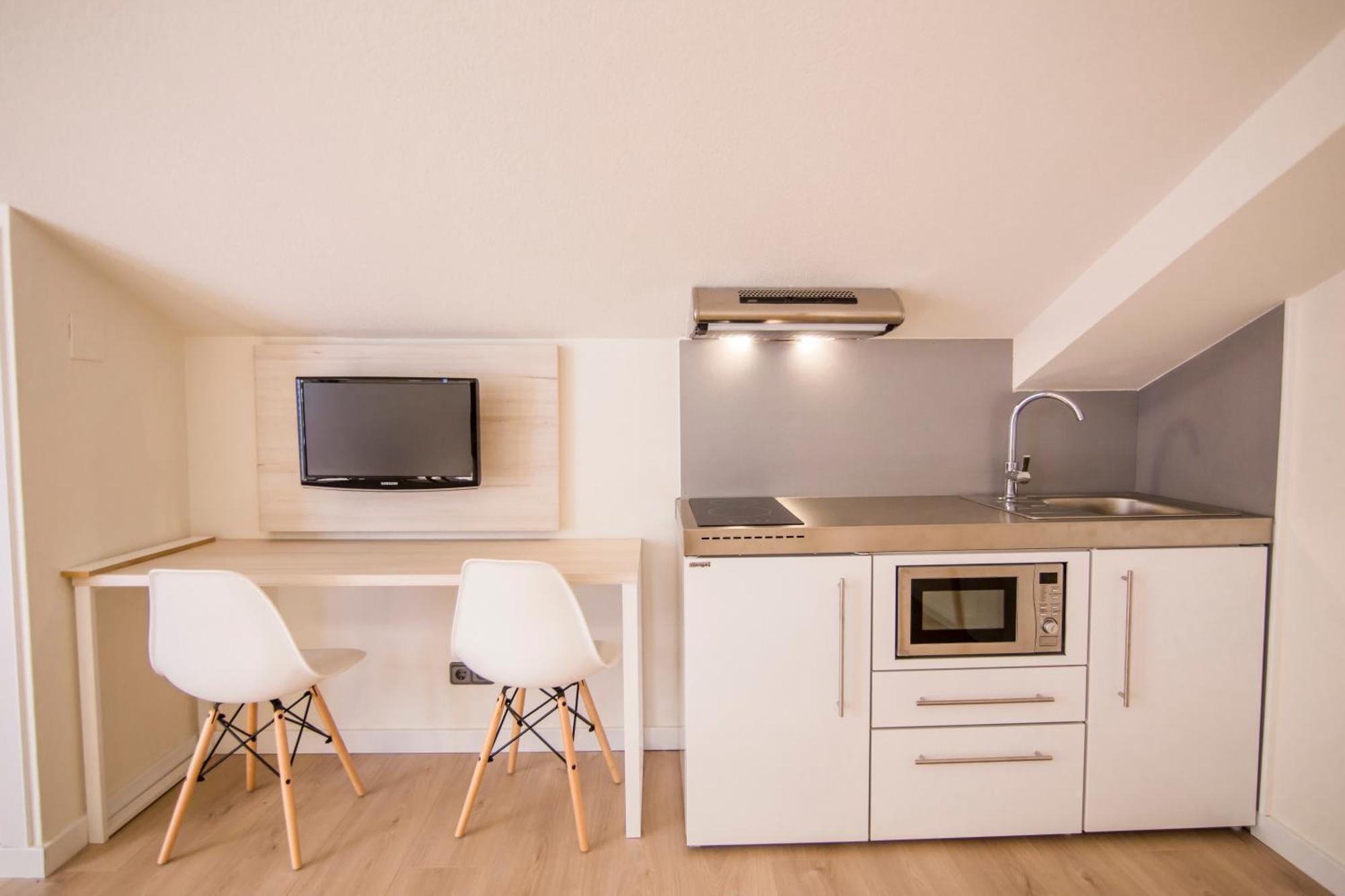 Apartamentos Plaza de Santiago - Estudios Turisticos - 1 LLAVE Pinto Exterior foto