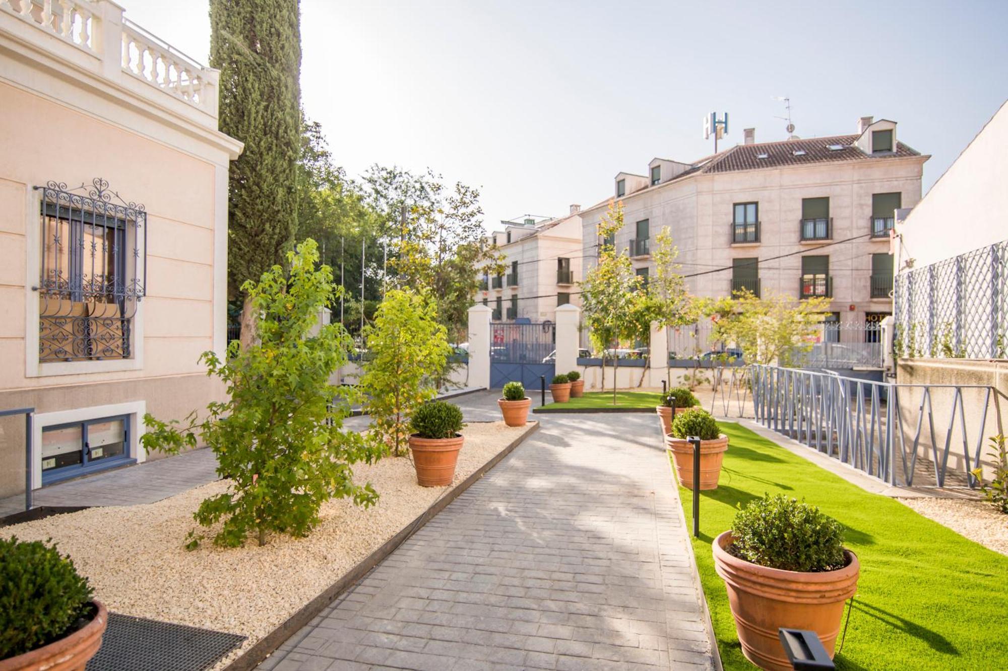 Apartamentos Plaza de Santiago - Estudios Turisticos - 1 LLAVE Pinto Exterior foto