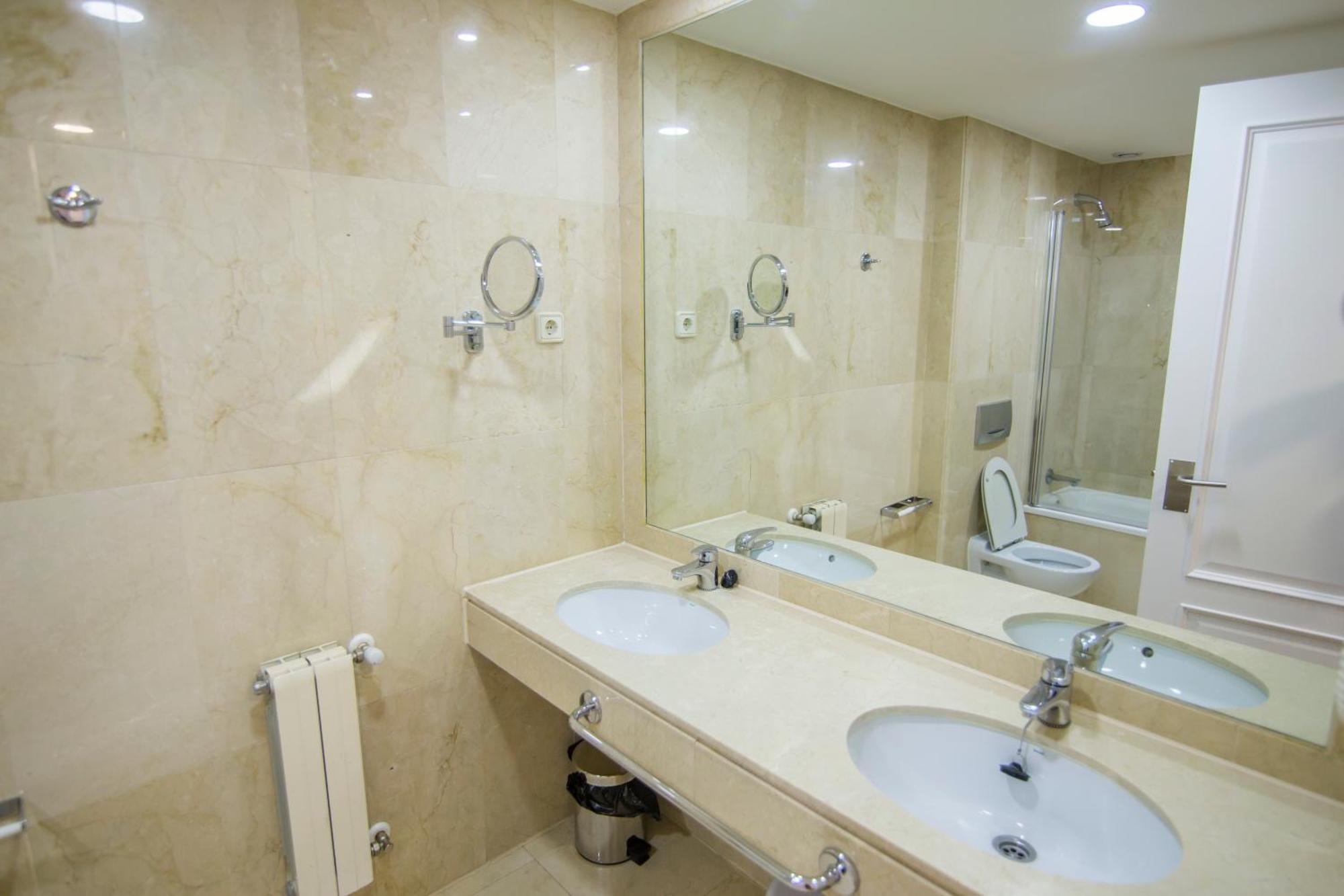 Apartamentos Plaza de Santiago - Estudios Turisticos - 1 LLAVE Pinto Exterior foto
