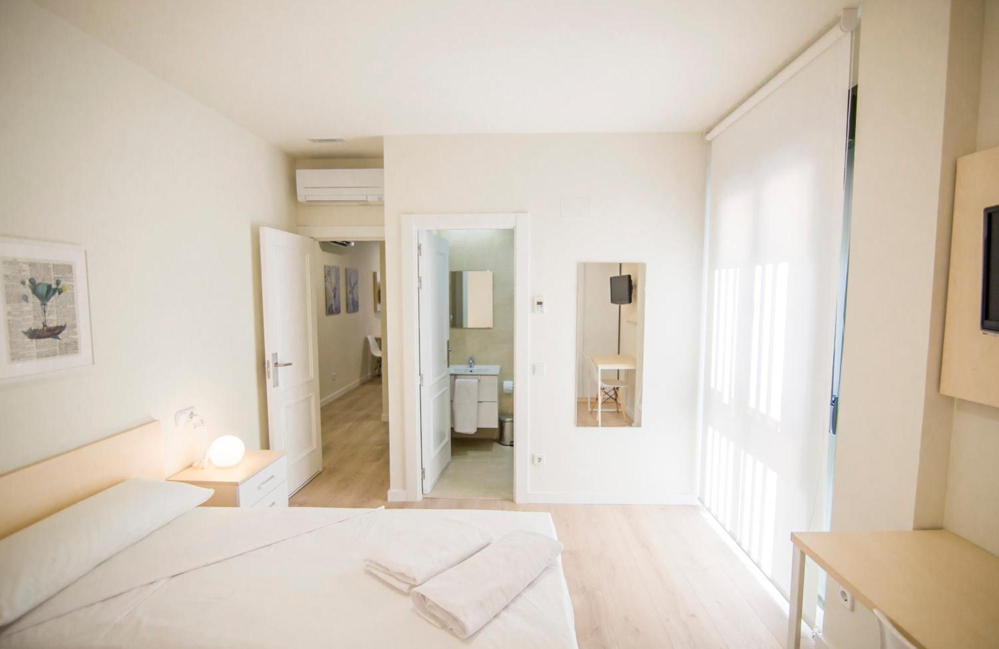 Apartamentos Plaza de Santiago - Estudios Turisticos - 1 LLAVE Pinto Exterior foto